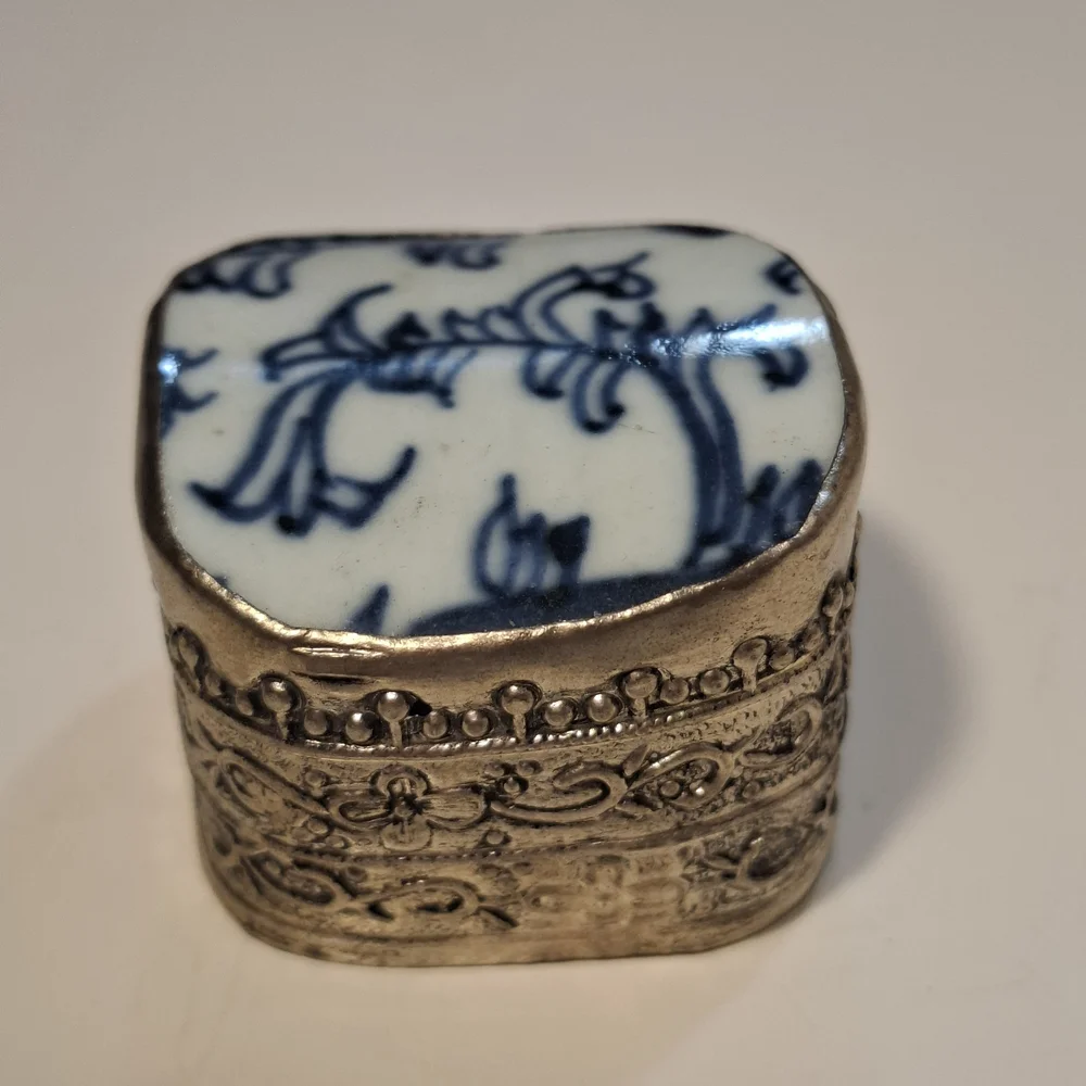 💙🍽🤍Antique Blue & White Porcelain Shard Chinese Silver Trinket Box